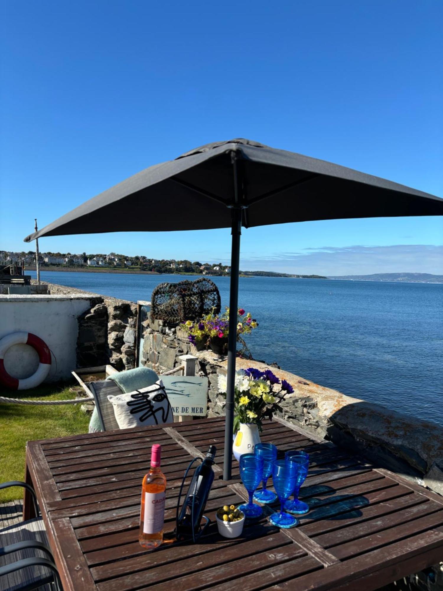 Splash Cottage Beach House With Sea Lapping Garden Bangor  Exterior photo